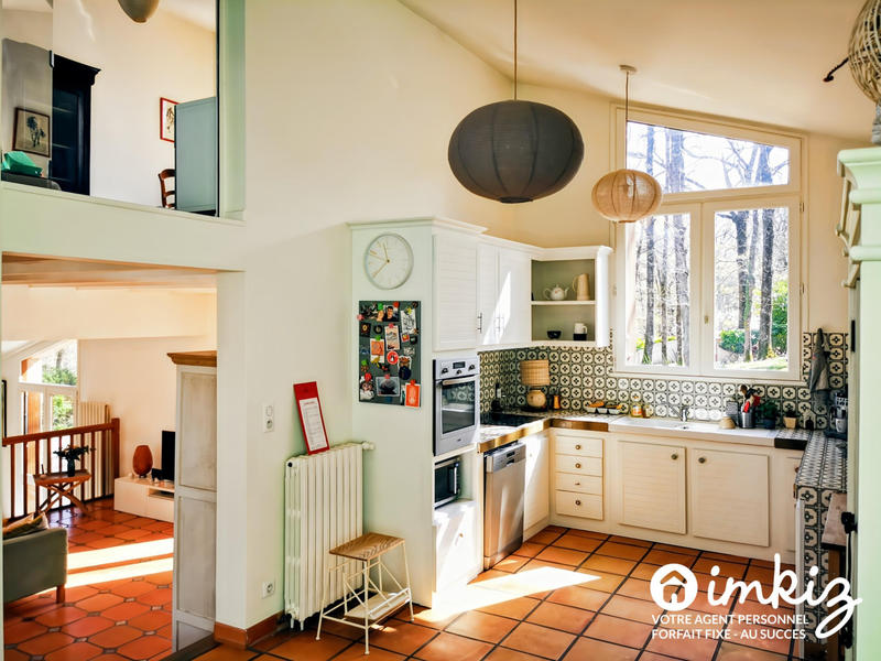 Maison - 260 m² - 9 pièces