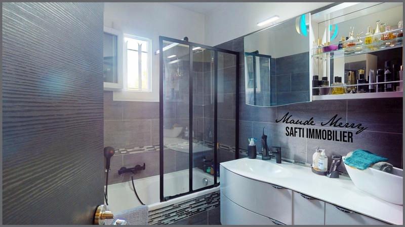 Maison - 163 m² - 7 pièces