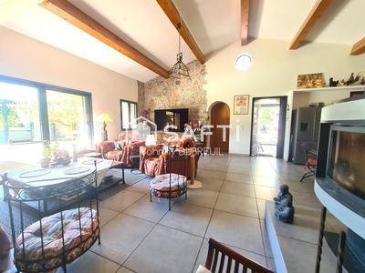 Maison - 230 m² - 5 pièces