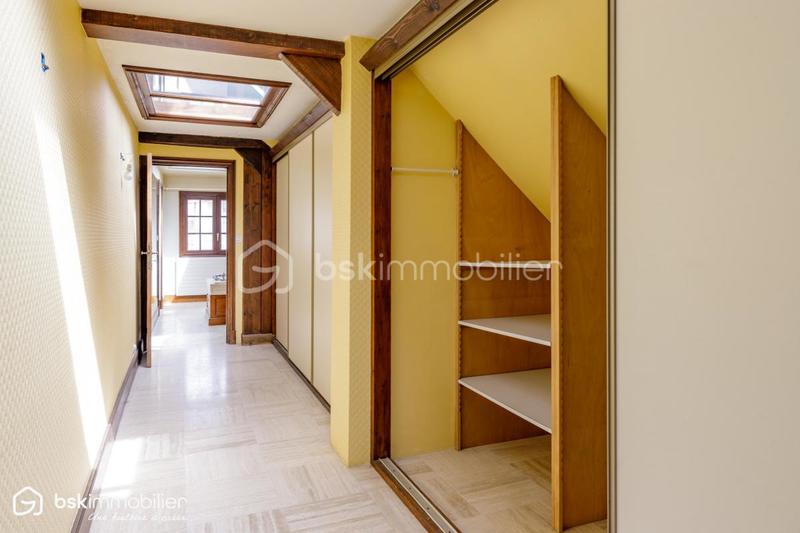 Demeure - 326 m² - 9 pièces