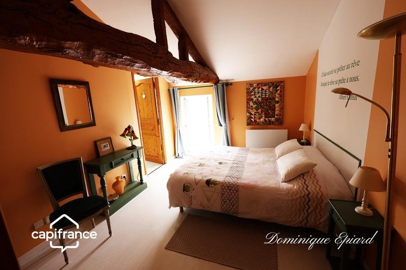 Maison - 305 m² - 13 pièces