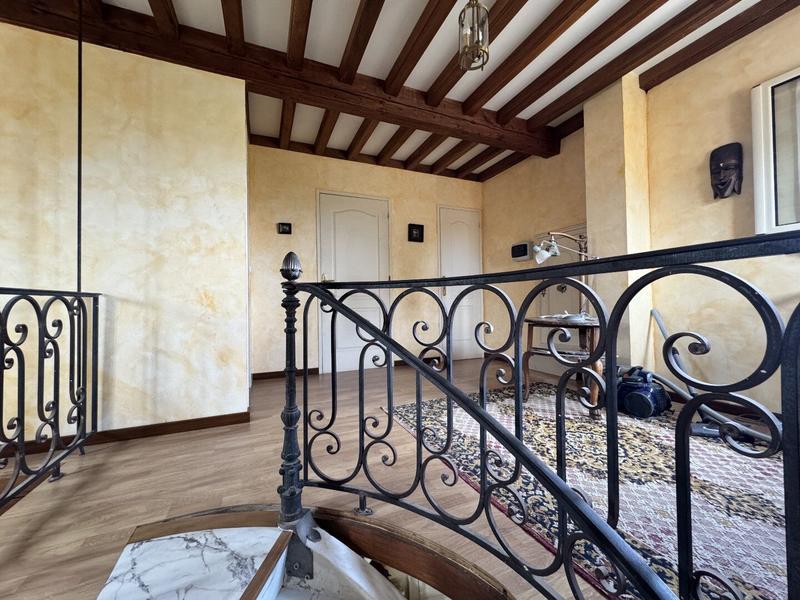 Maison - 260 m² - 5 pièces