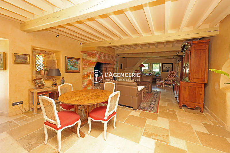 Maison - 414 m² - 9 pièces