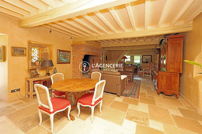 Maison - 414 m² - 9 pièces