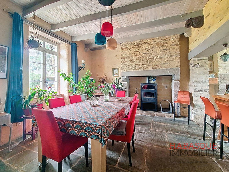 Maison - 152 m² - 9 pièces