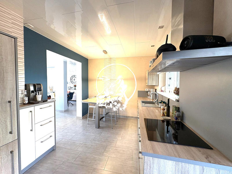 Maison - 137 m² - 6 pièces