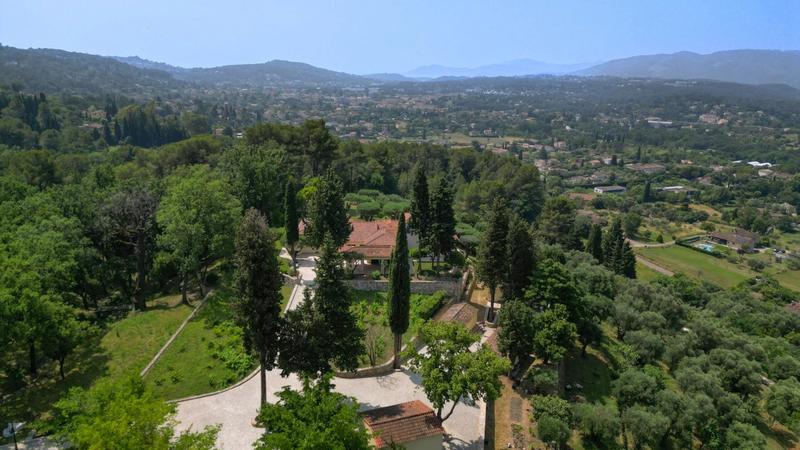 Maison - 390 m² - 12 pièces