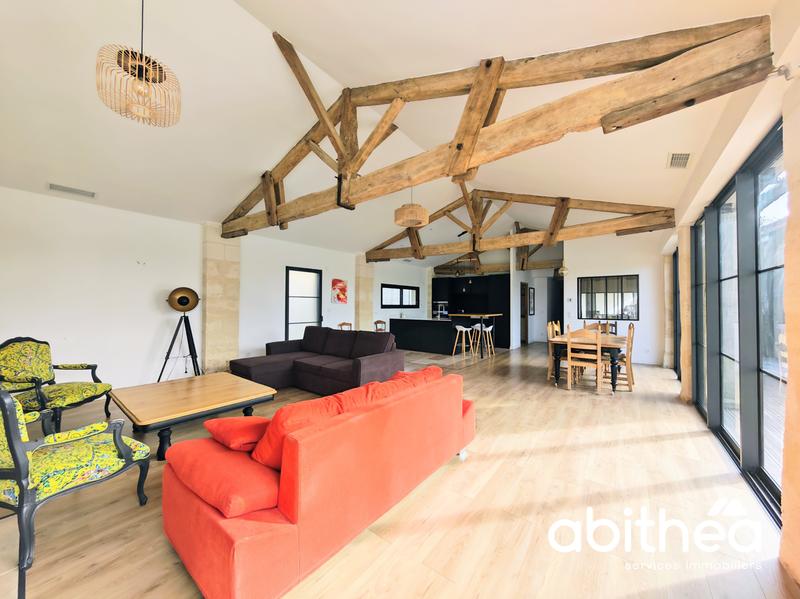 Maison - 250 m² - 6 pièces