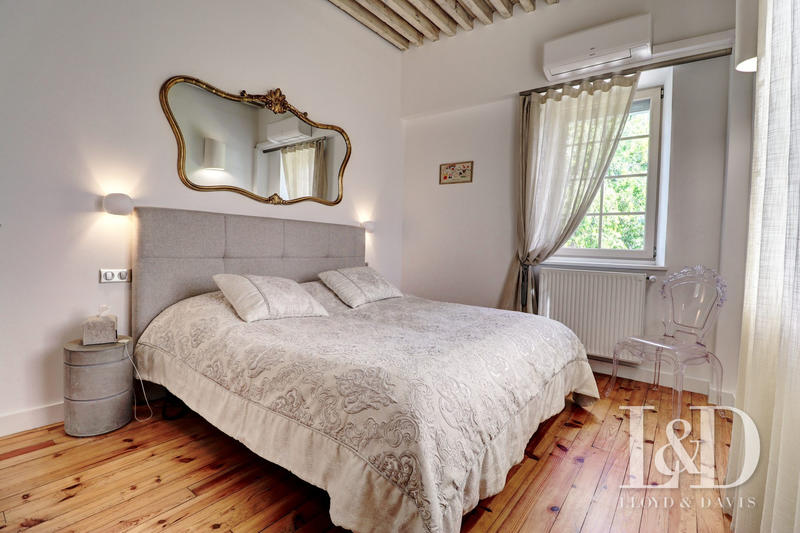 Maison - 360 m² - 10 pièces