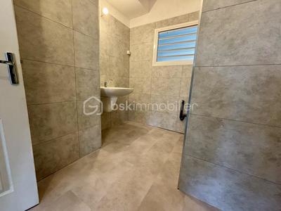 Maison - 205 m² - 9 pièces