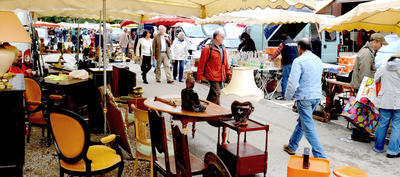 Grand vide grenier organisé par le ping pong club villeneuvois