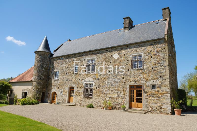 Maison - 280 m² - 10 pièces