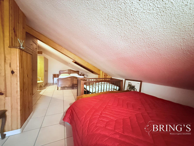 Maison - 250 m² - 8 pièces