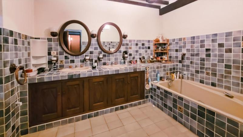 Maison en pierre - 256 m² - 8 pièces