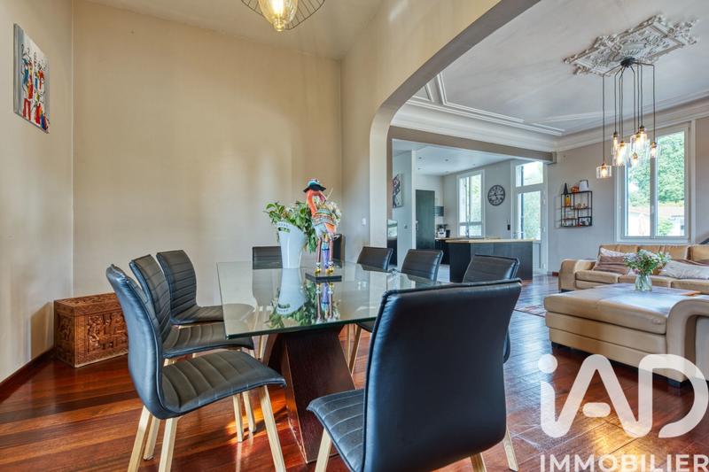 Maison - 250 m² - 7 pièces