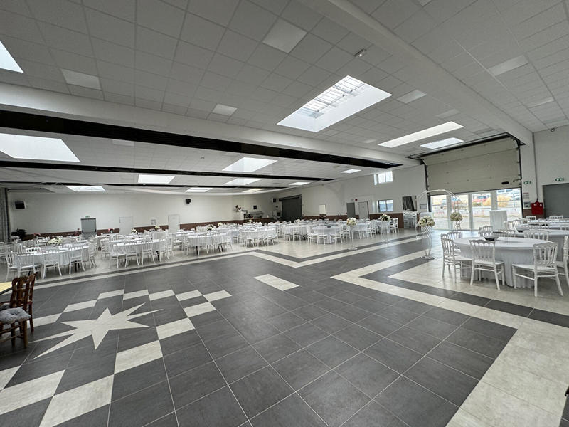 Local commercial - 975 m²