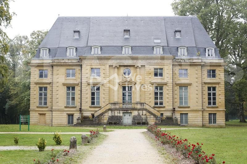 Château - 4 746 m² - 40 pièces