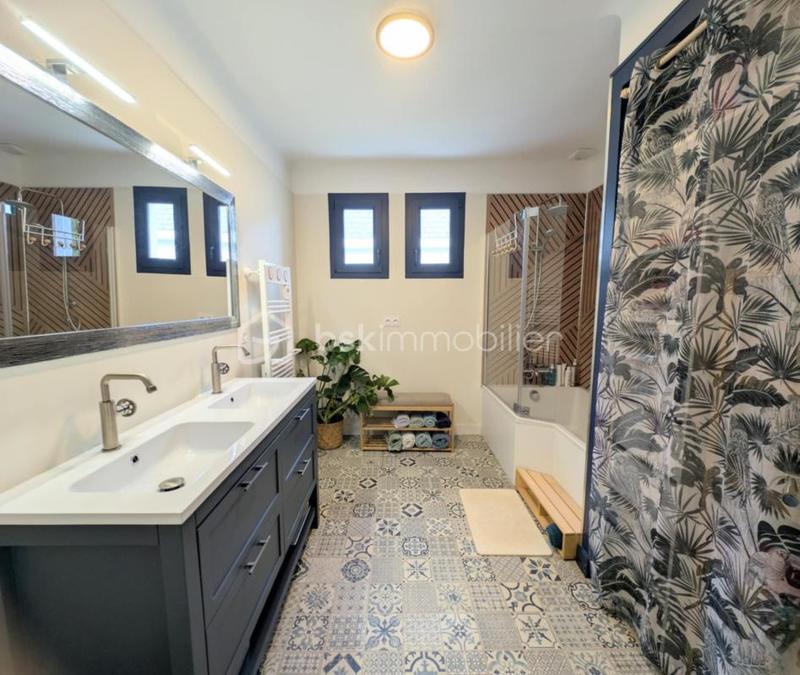 Maison - 150 m² - 7 pièces