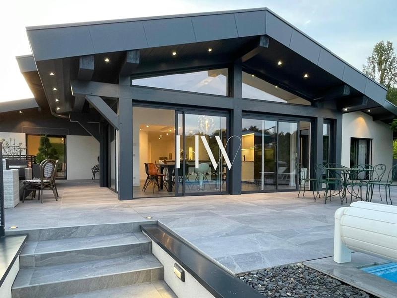 Appartement - 270 m² - 8 pièces