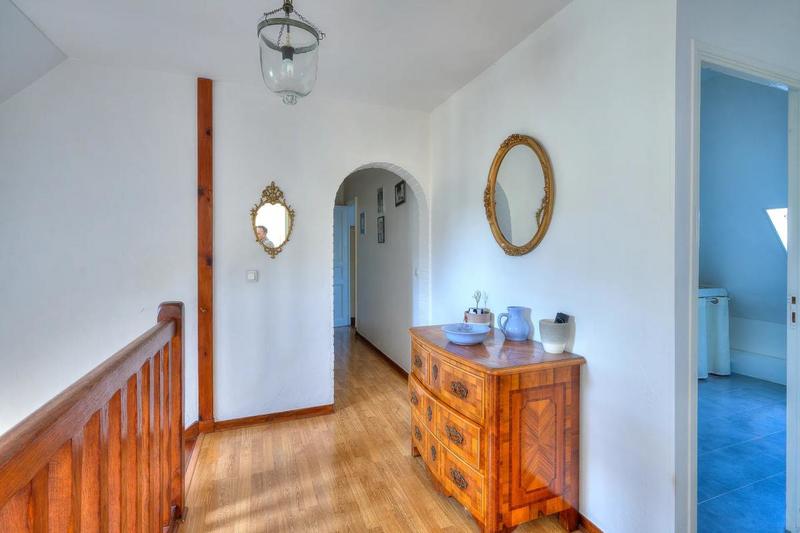 Maison - 210 m² - 8 pièces