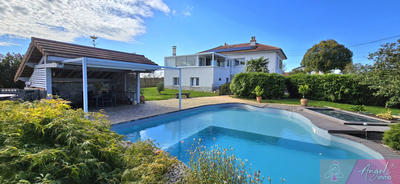 Maison - 165 m² - 8 pièces