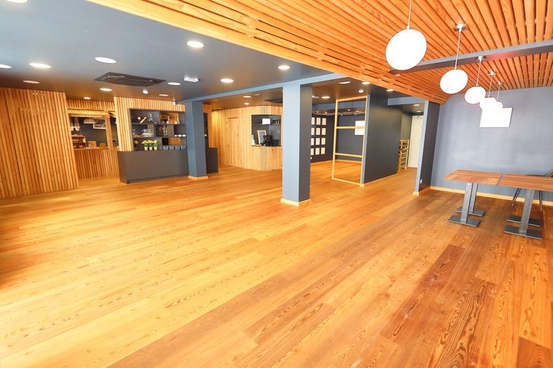 Local commercial - 239 m² - 4 pièces