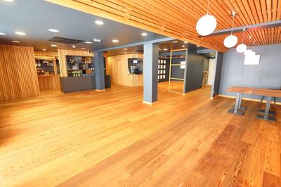 Local commercial - 239 m² - 4 pièces