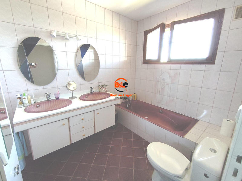 Villa - 223 m² - 9 pièces