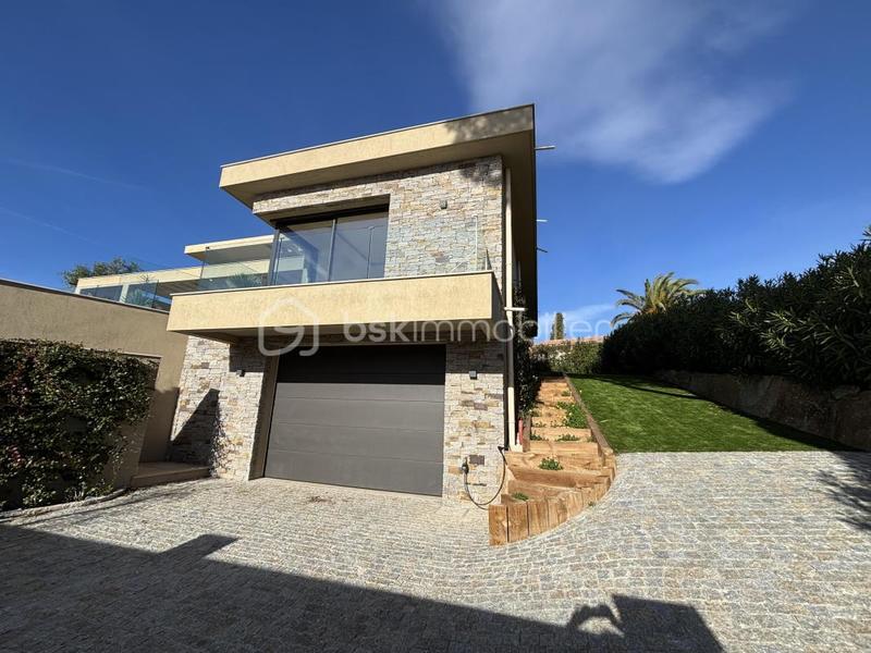 Maison - 262 m² - 5 pièces