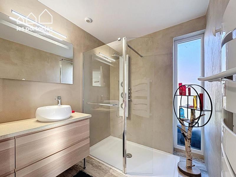 Maison - 214 m² - 4 pièces