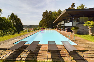 Maison - 400 m² - 12 pièces