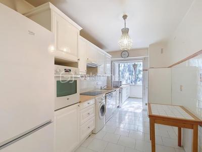 Appartement - 90 m² - 4 pièces