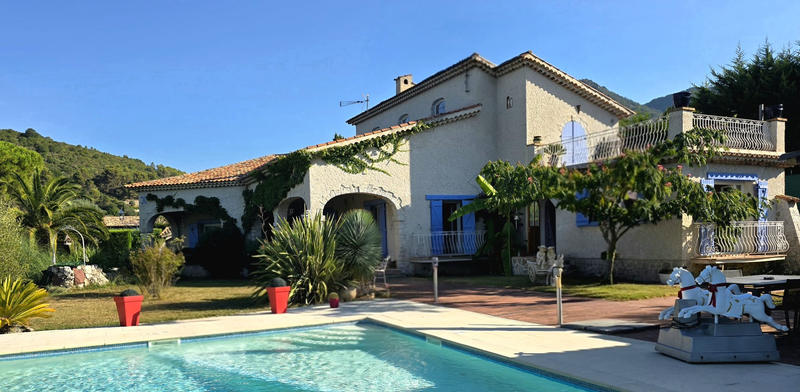 Villa - 300 m² - 10 pièces