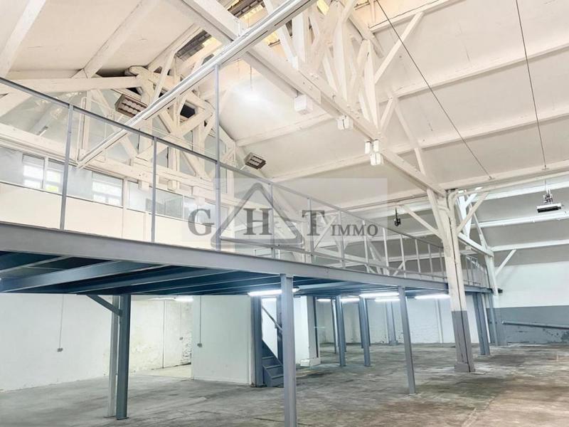 Entrepôt - 874 m²