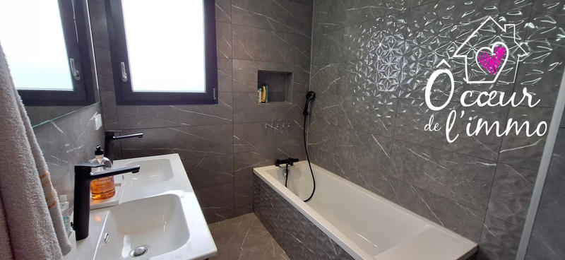 Maison - 142 m² - 8 pièces