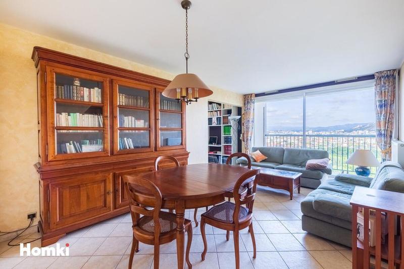 Appartement - 105 m² - 5 pièces