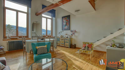 Appartement - 100 m² - 5 pièces