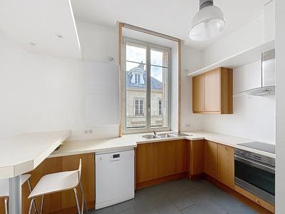 Appartement ancien - 121 m² - 6 pièces