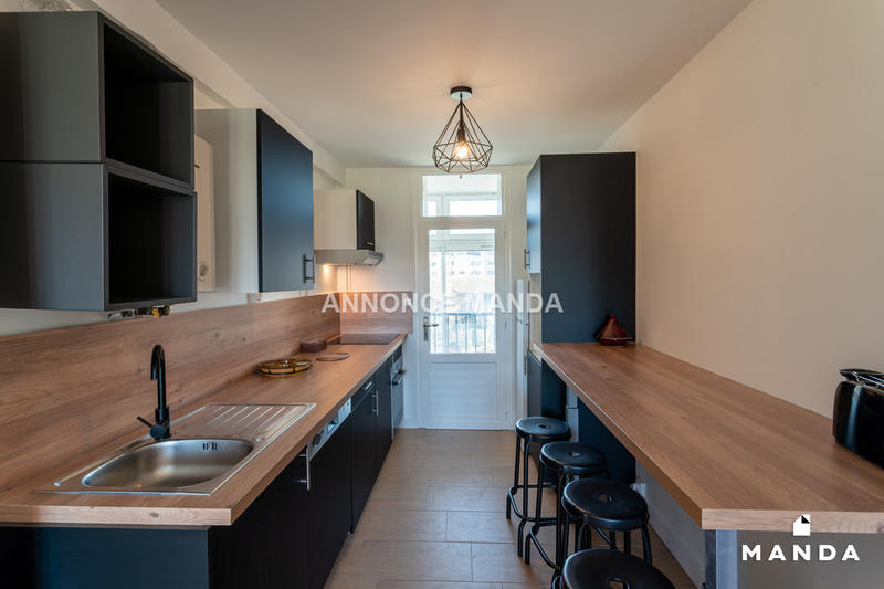 Chambre - 11 m² - 5 pièces