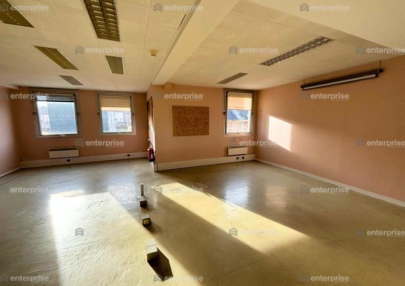 Bureau - 1 216 m²