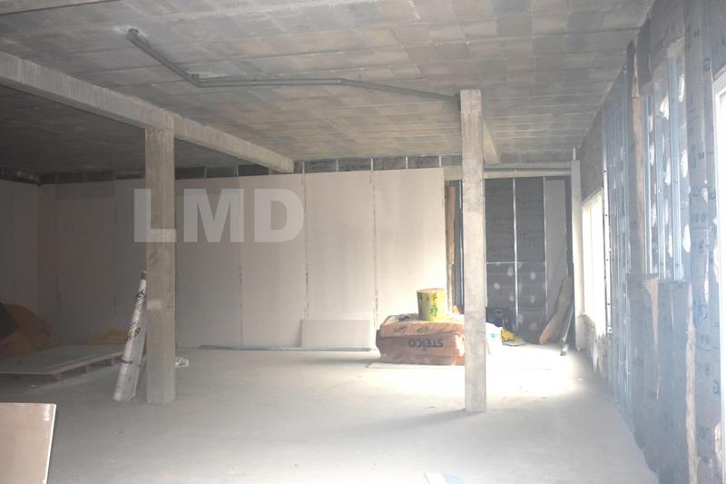 Local commercial - 180 m² - 1 pièce