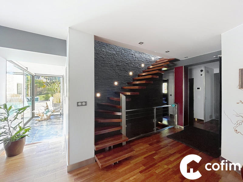 Maison contemporaine - 279 m² - 12 pièces