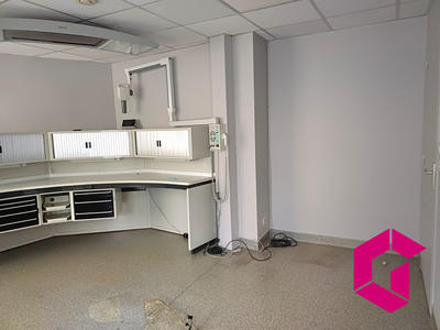 Local commercial - 83 m² - 4 pièces