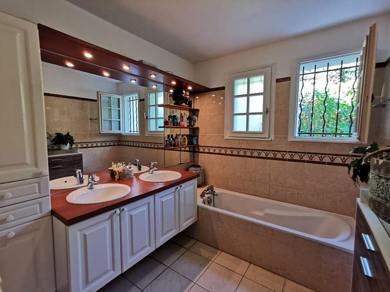 Maison - 157 m² - 9 pièces