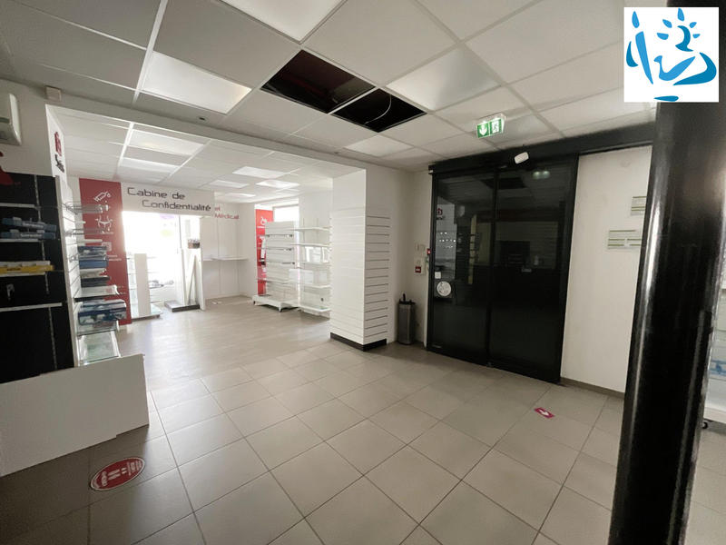 Local commercial - 145 m² - 6 pièces