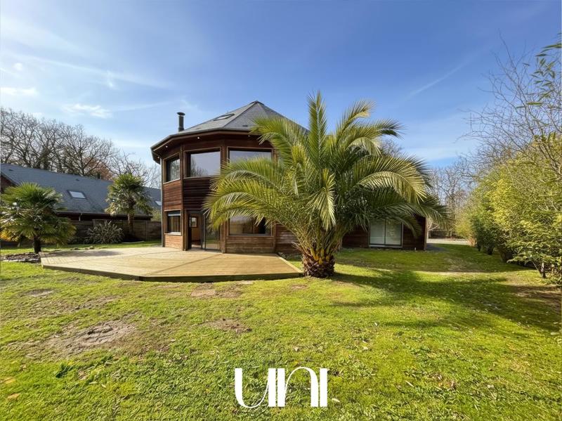 Maison - 200 m² - 7 pièces