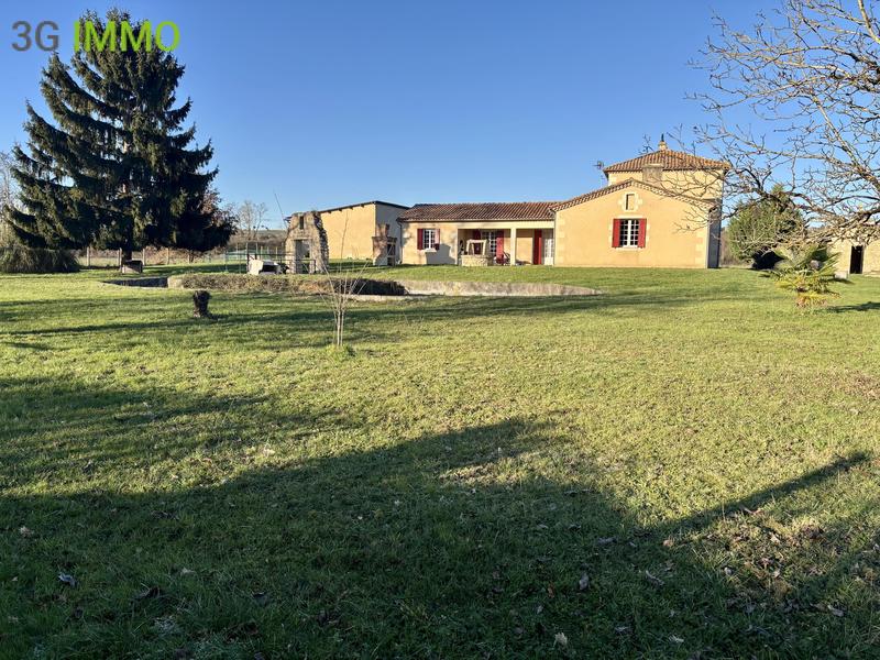 Maison - 214 m² - 7 pièces