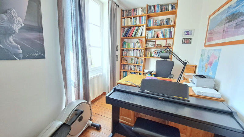 Maison - 201 m² - 7 pièces