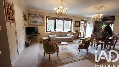 Maison - 235 m² - 10 pièces