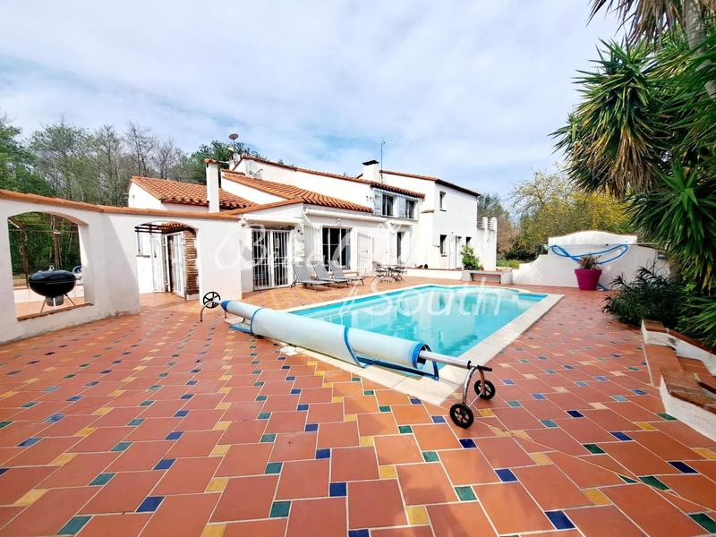 Mas - 350 m² - 10 pièces